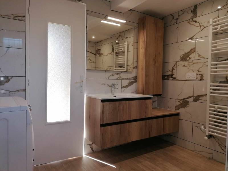 Rénovation complète d'une salle de bain avec carrelage aspect marbre près de Dieppe 76