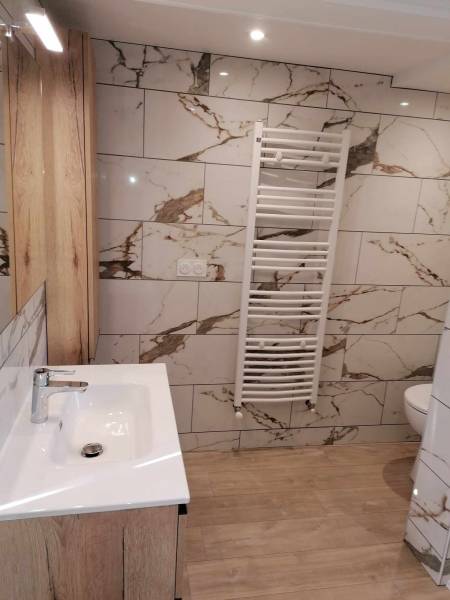 Rénovation complète d'une salle de bain avec carrelage aspect marbre près de Dieppe 76