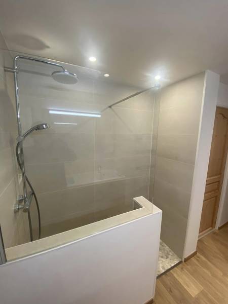 Création d'une salle de bain avec pose de meubles près de Neuchatel en Bray 76